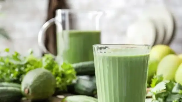 Koktajle sirtuinowe: przepisy na zdrowe odchudzanie i odmłodzenie