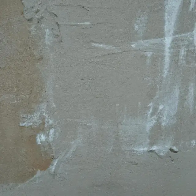 Gładź szpachlowa czy gipsowa: Która lepsza? Unikaj kosztownych błędów!