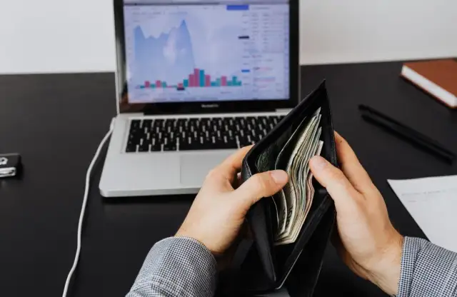 Ile można zarobić na giełdzie kryptowalut? Poznaj metody i ryzyko inwestycji