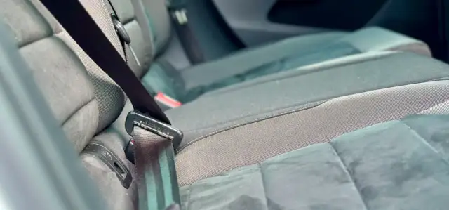 Czy pasażer taksówki ma obowiązek zapinania pasów bezpieczeństwa? Sprawdź to!