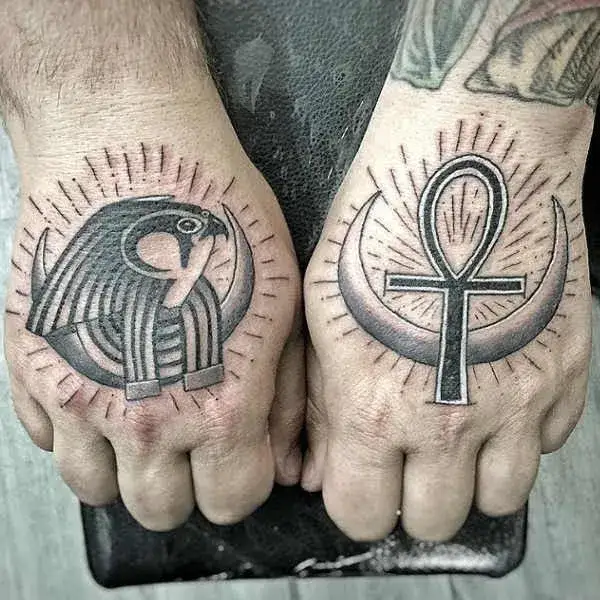 Tatuaże egipskie, symbole i ich znaczenie – co kryją w sobie?