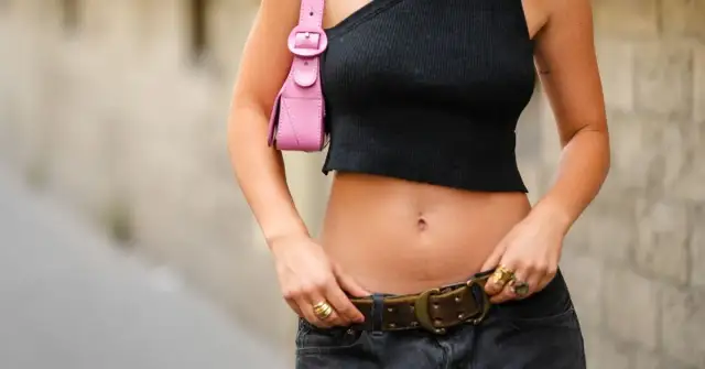 Co ubrać do spodni z niskim stanem, aby wyglądać stylowo i modnie