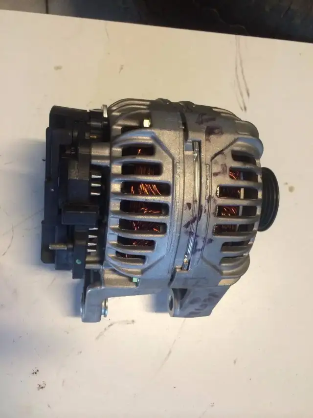 Jak łatwo i bezpiecznie wymontować alternator w Oplu Vectra B – krok po kroku