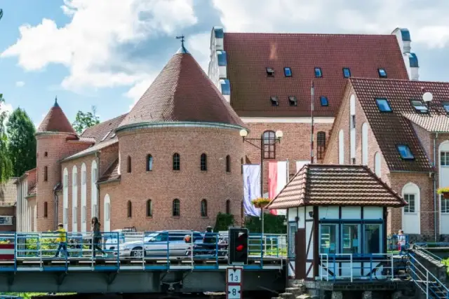 Zamek krzyżacki w Giżycku: historia, atrakcje i praktyczne informacje