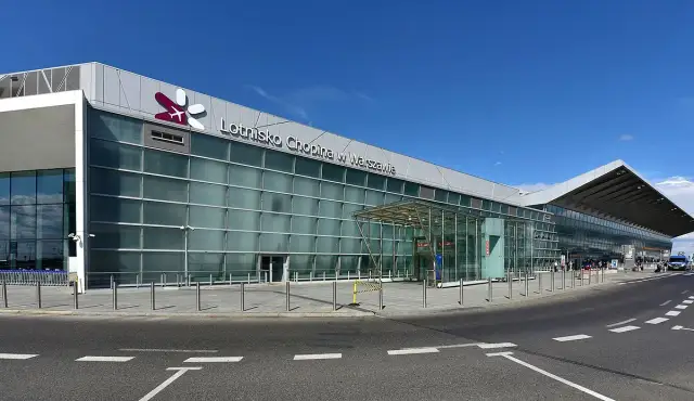 Lotnisko Chopina w Warszawie - adres, dojazd i ważne informacje.