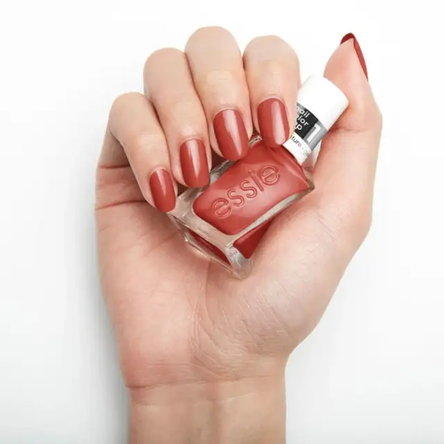 Essie - popularne lakiery do paznokci: czy są warte uwagi?