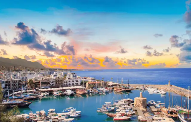 Ile trwa lot na Cypr z Wrocławia? Sprawdź czas podróży i więcej