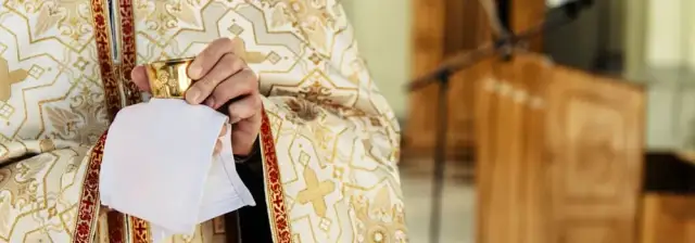 Czy ksiądz może odmówić chrztu nieślubnemu dziecku? Zasady i konsekwencje