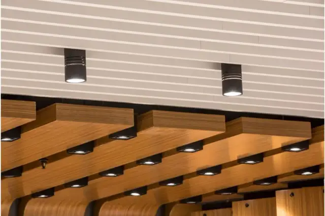 Co na sufit na poddaszu? Odkryj najlepsze opcje i porady