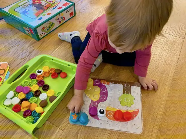 Najlepsze zabawki edukacyjne dla 2 latka, które wspierają rozwój