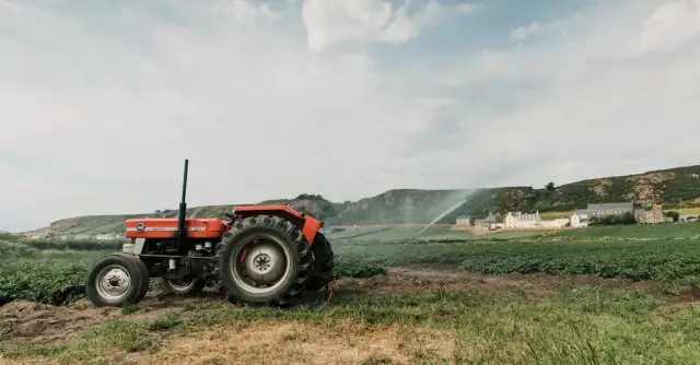 Nowoczesne maszyny rolnicze: Co warto wiedzieć o najnowszych ofertach?