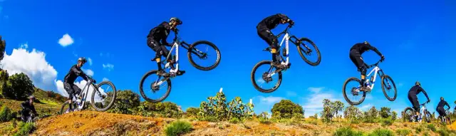 Jak skakać na rowerze: proste techniki, aby uniknąć kontuzji