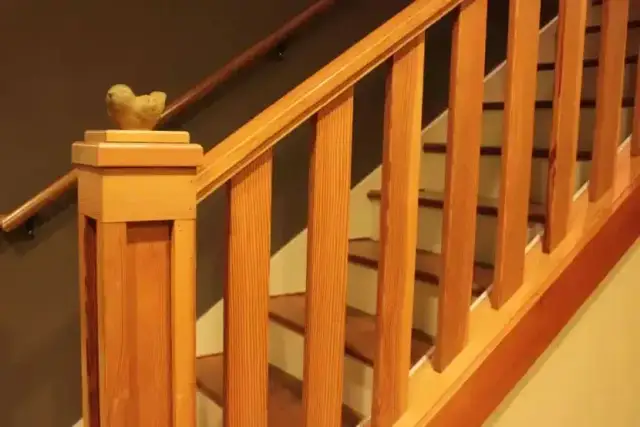 Jak zrobić balustradę drewnianą na schody: proste kroki, które musisz znać