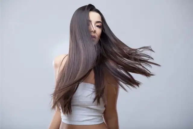 Jedwab do włosów co daje? Odkryj jego niesamowite korzyści dla fryzury