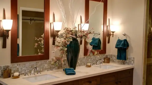 Jak ozdobić łazienkę: 10 inspirujących pomysłów na dekoracje