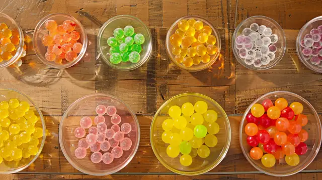 Kulki żelowe rosnące w wodzie: jak je zrobić samemu?