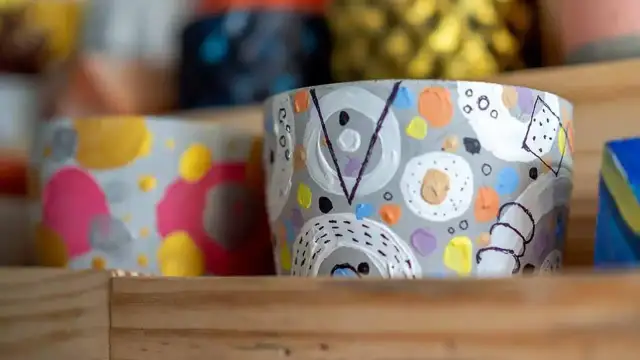 Jak ozdobić doniczkę bibułą - proste i efektowne pomysły DIY