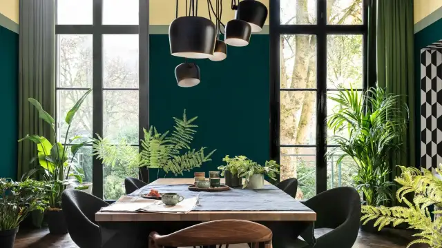 Jak malować farbami Dulux – praktyczne porady na trwałe efekty malarskie