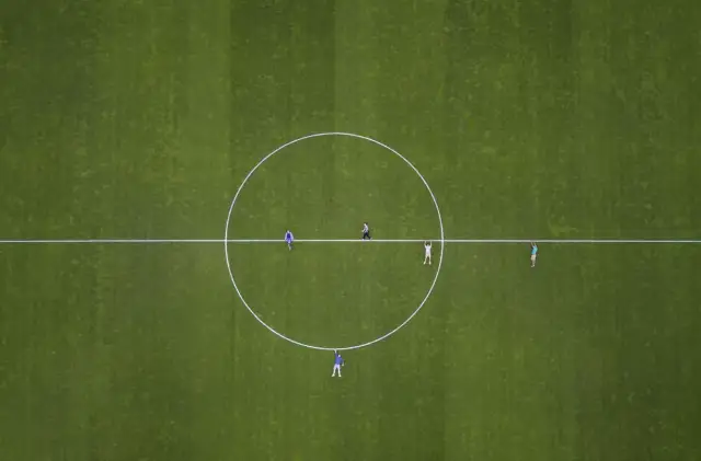 Transparentny VAR co zyska widz dzięki live wyjaśnieniom i nowej grafice spalonego