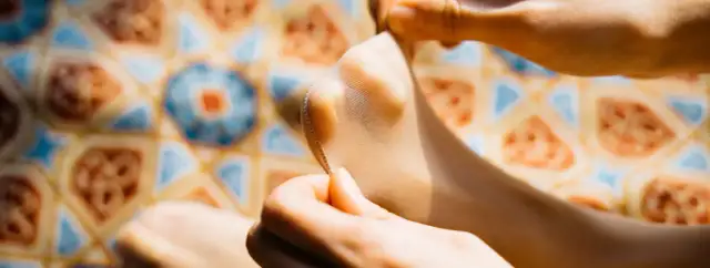 Rajstopy czy rajtuzy – co wybrać, aby czuć się komfortowo?