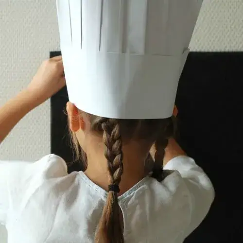 Jak zrobić czapkę kucharską z papieru - prosty tutorial krok po kroku