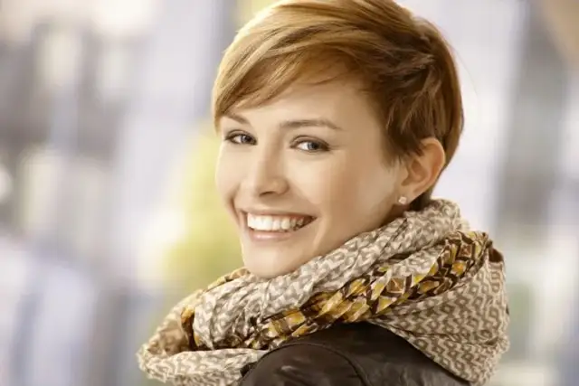 Jak modelować krótkie włosy damskie: skuteczne techniki i produkty do stylizacji