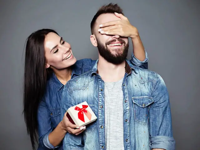 Co facetowi na walentynki? 10 wyjątkowych pomysłów na prezent