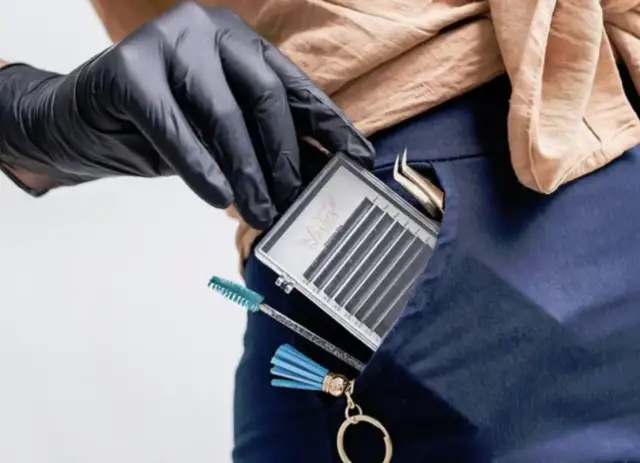 Na czym polega klejenie rzęs 1:1?