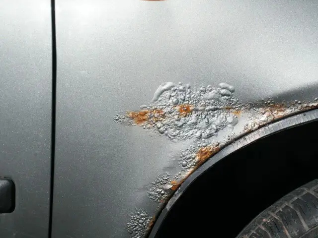 Najlepsze neutralizatory rdzy w rankingu - wybierz skuteczną ochronę metalu