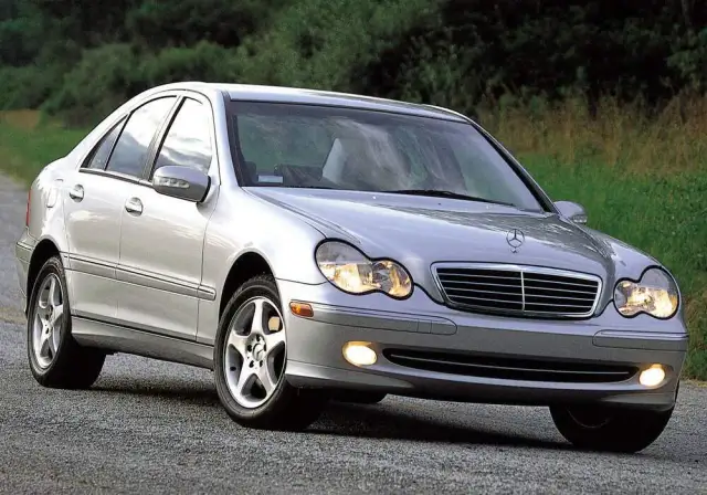 Mercedes W203 2.2 CDI: Kluczowe informacje o osiągach, zaletach i wadach