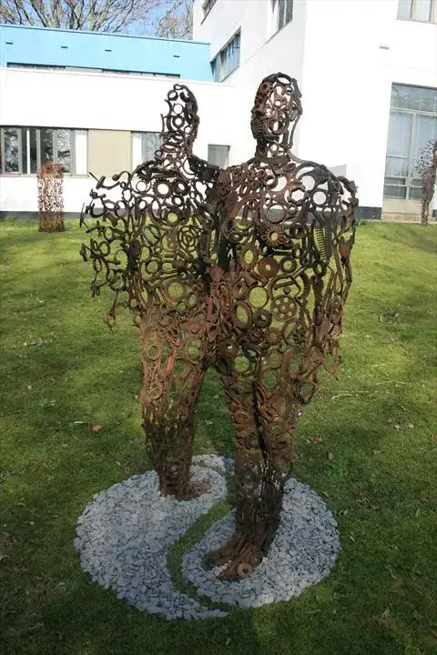 Rzeźba współczesna: Odkryj fascynujące techniki i tematy w sztuce