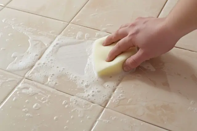 Efekt mokrej fugi w łazience: jak go uzyskać i utrzymać - poradnik