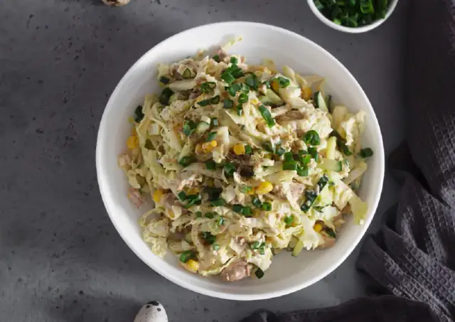 Jakie sałatki na wigilię, które zachwycą gości i podkreślą tradycję?