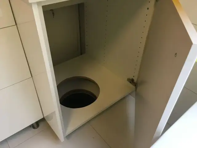 Jak zainstalować zsyp na pranie w domu: praktyczny poradnik