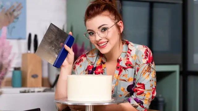 Jak otynkować tort, aby uzyskać idealnie gładką powierzchnię