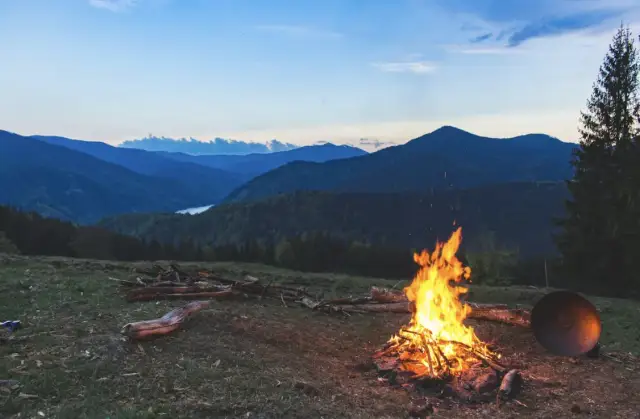 Jak przygotować się na kemping? Kilka trików, które warto znać