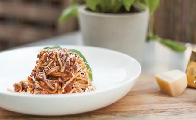 Spaghetti bolognese włoskie – odkryj prawdziwe włoskie smaki