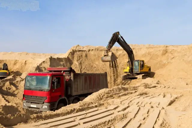Ile można zarobić na żwirowni - poznaj realne przychody w branży kruszyw