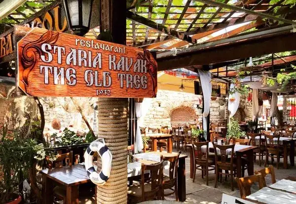 Najlepsze miejsca, gdzie zjeść w Nessebarze – odkryj smaki Bułgarii