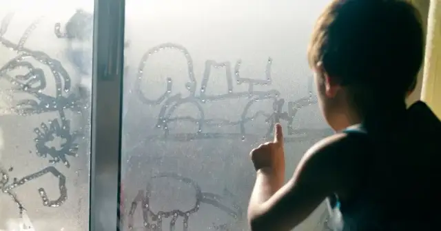 Jak zapobiec parowaniu okien - skuteczne metody na kondensację