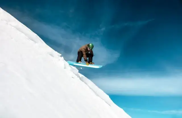 Jaki snowboard dla średniozaawansowanych – uniknij błędów przy wyborze