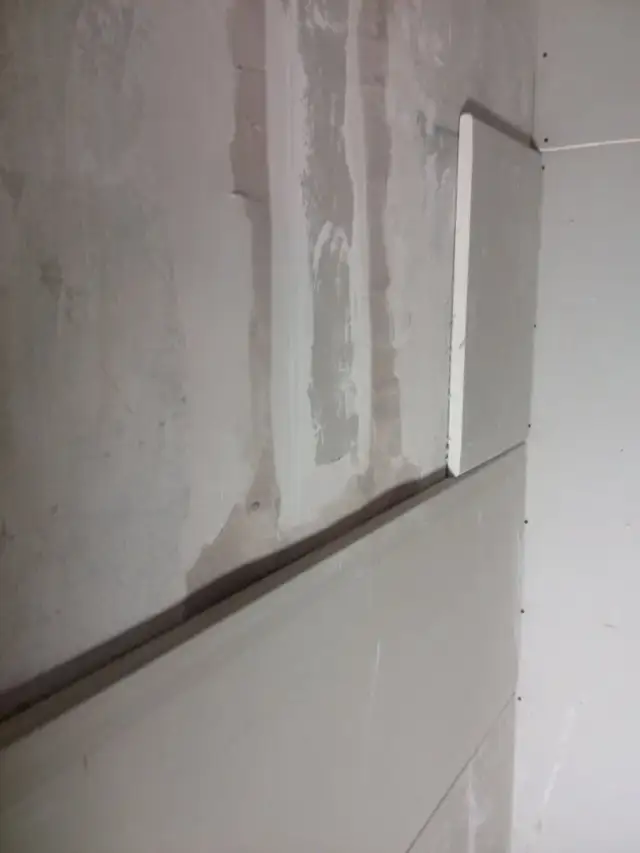 Suchy tynk czy tradycyjny: porównanie, które pomoże uniknąć błędów