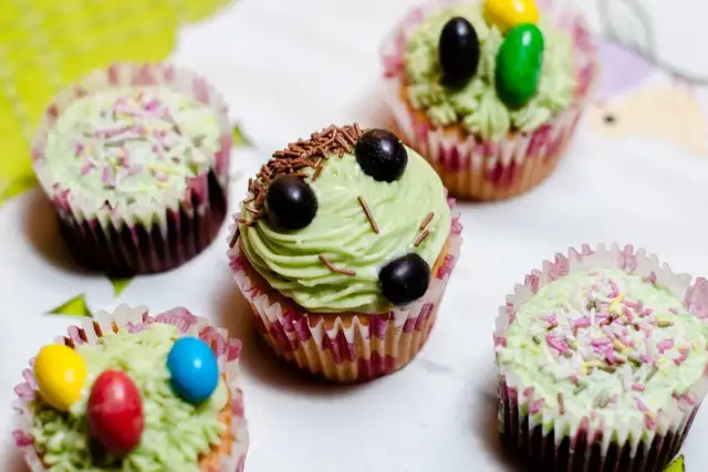 Proste i efektowne pomysły na dekorowanie muffinek dla każdego
