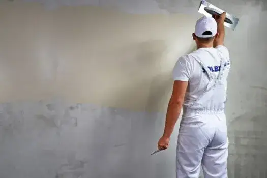 Czy kłaść gładź na tynk cementowo-wapienny? Sprawdź, co musisz wiedzieć