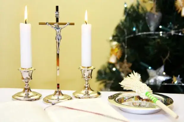 Jak podziękować księdzu za kolędę w sposób, który go wzruszy