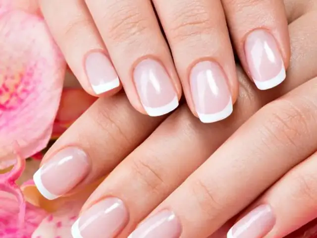 Ile kosztuje manicure francuski i jak uniknąć przepłacania za usługę