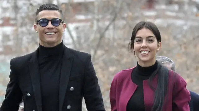 Czy Cristiano Ronaldo ma żonę? Prawda o jego związku z Georginą Rodriguez