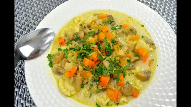 Jak się robi zupę pieczarkową – prosty przepis na smaczną potrawę