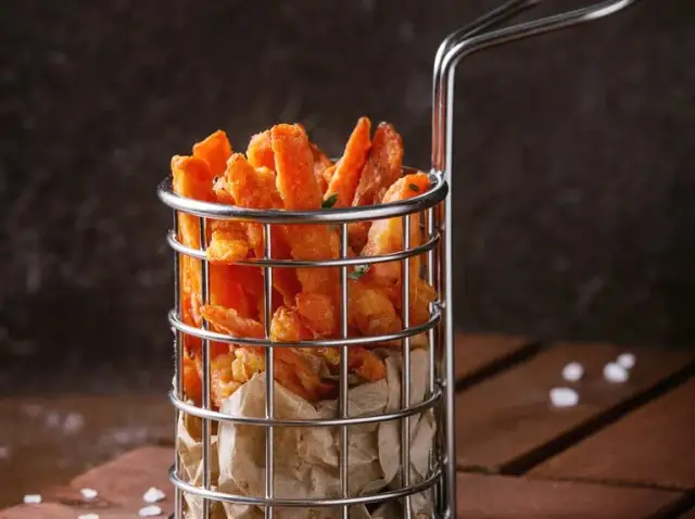 Jak przyprawić frytki z batatów, by zaskoczyć smakiem każdego