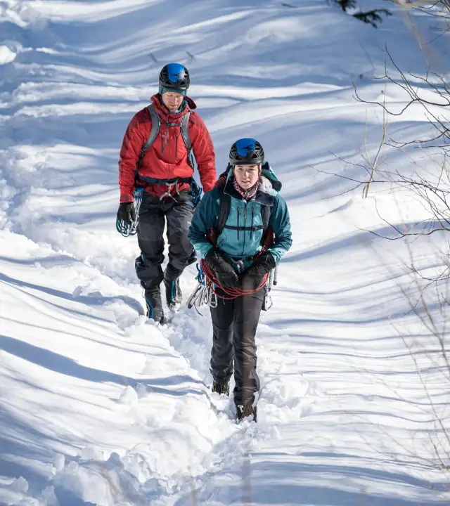 Jak wybrać idealne spodnie w góry zimą? Porady i najlepsze opcje